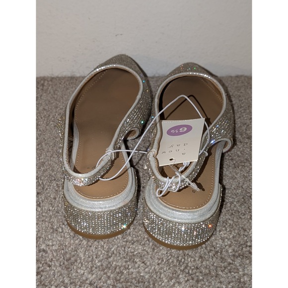 A New Day Women's Silver Rhinestone Slingback Pointed Toe Low Size 6.5 NWT - Picture 6 of 8